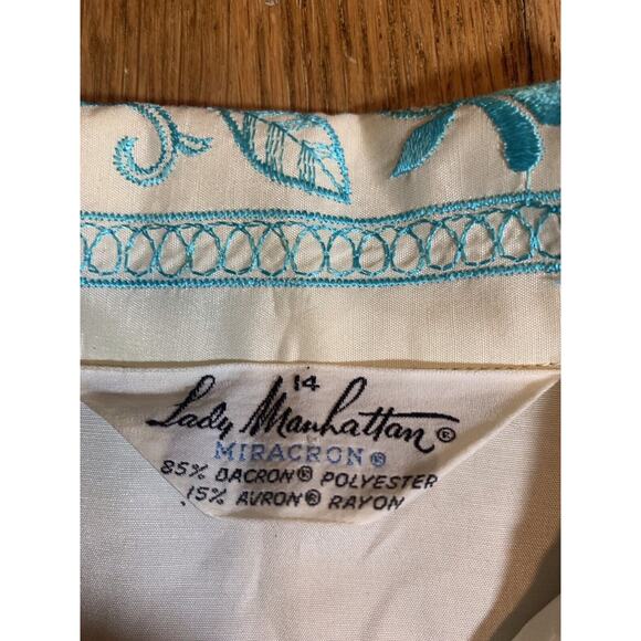 Vintage LADY MANHATTAN Ivory Blouse 1960s Tropical Embroidery In Aqua Sz 14 USA - Picture 2 of 8